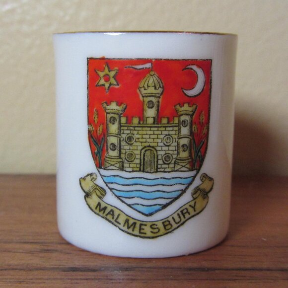 W.H. Goss crested heraldry china vintage Malmesbury (GC064 Grace) - Picture 1 of 9